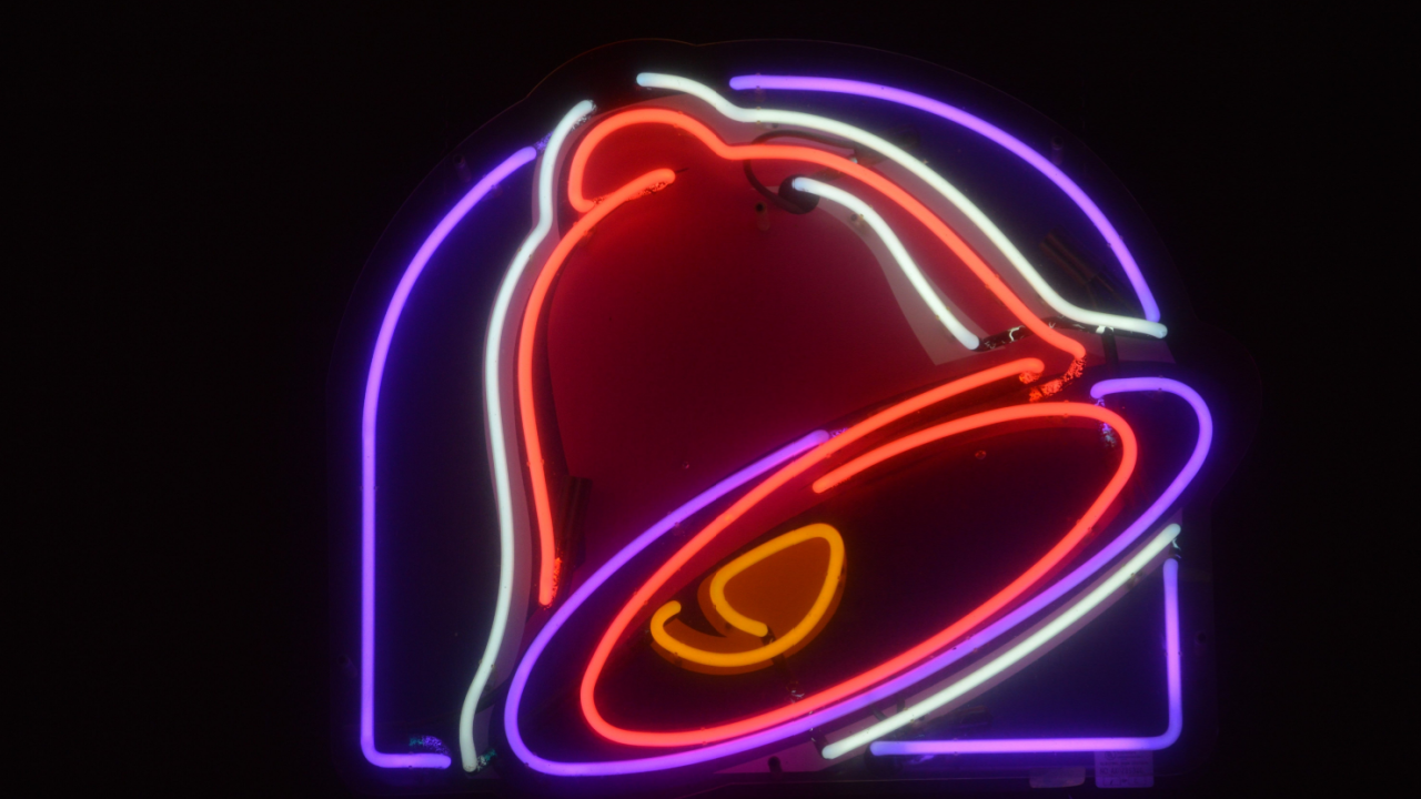 taco bell neon sign
