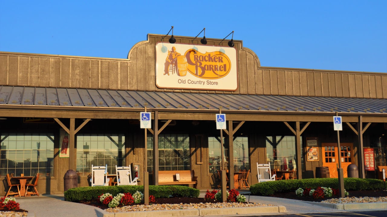 Cracker Barrel restaurant Old Country Store entrance