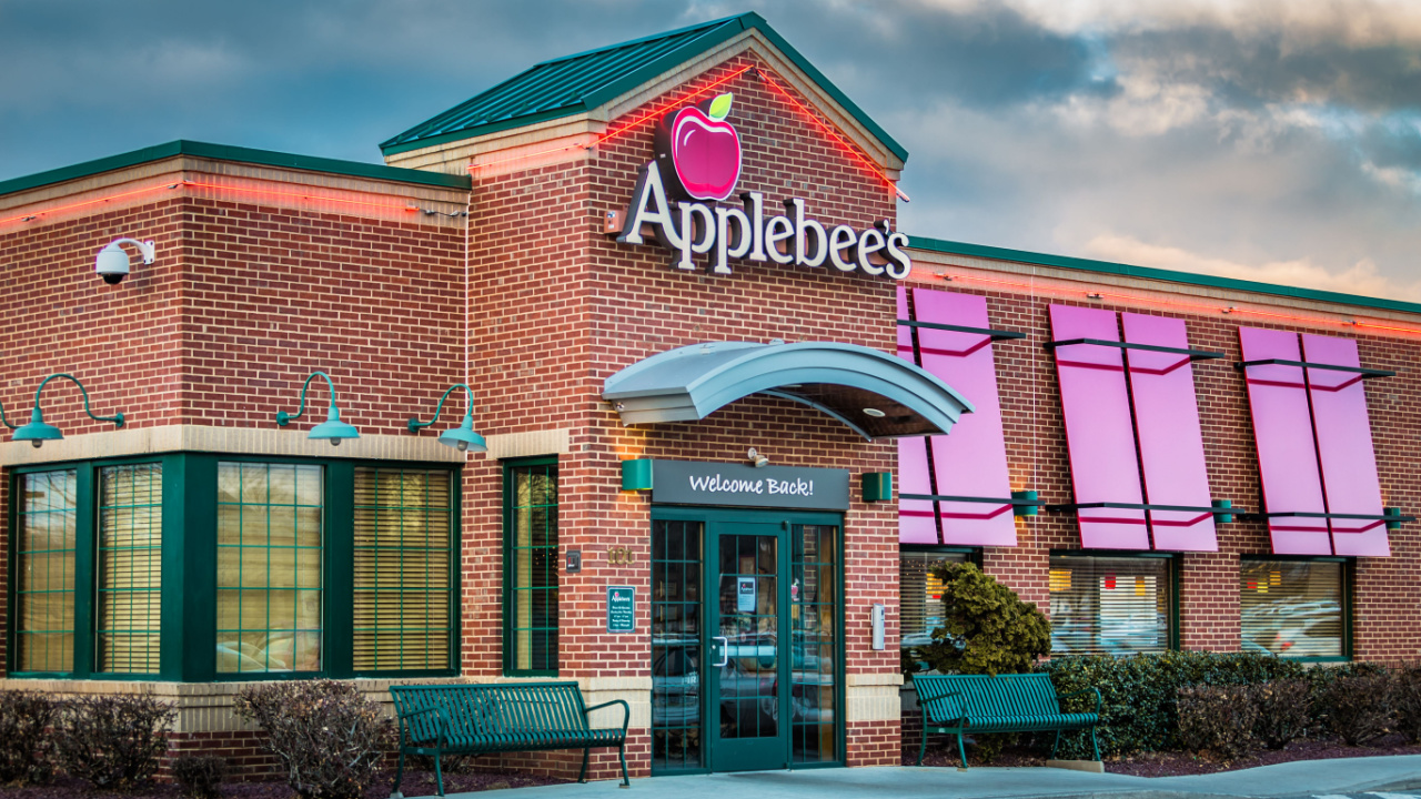 Exterior of applebee's