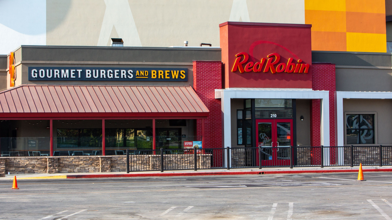 Red Robin restaurant exterior and logo.