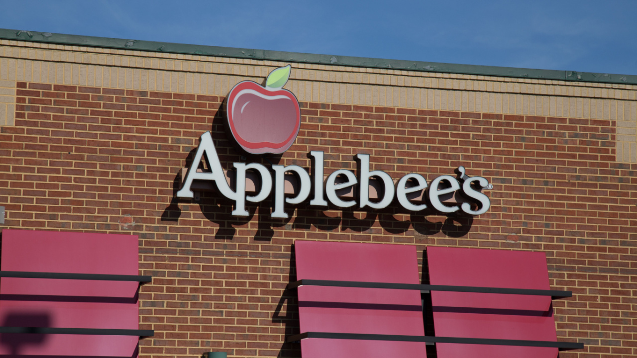 Entrance of Applebee's Neighborhood Grill and Bar restaurant