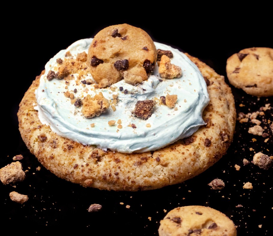 Crumbl Blue Monster ft. Chips Ahoy!