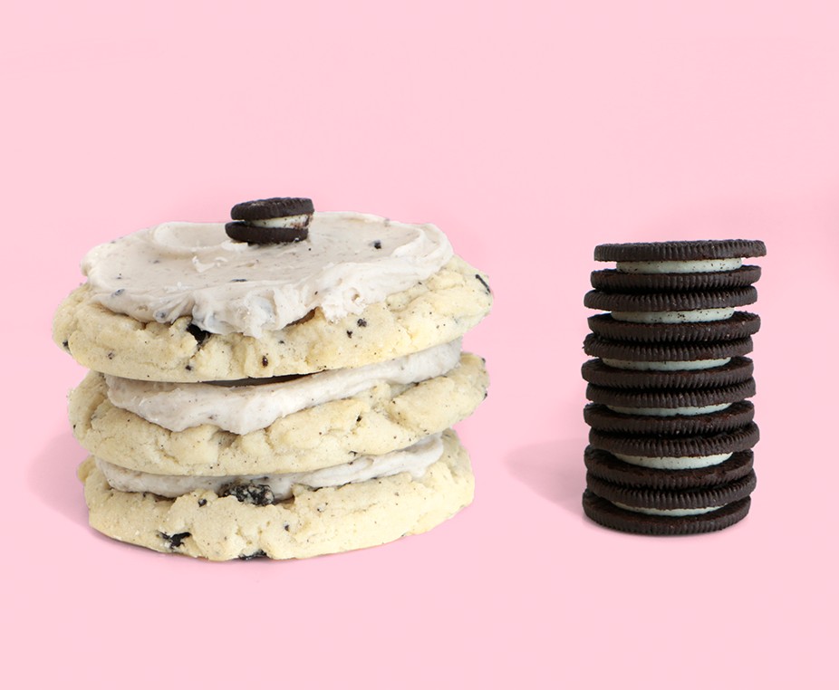 Crumbl Cookies & Cream Milkshake