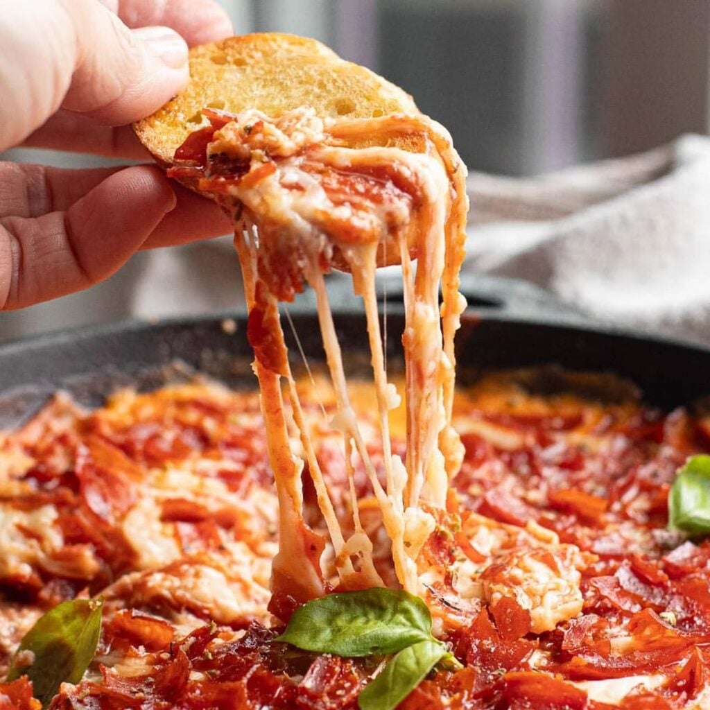 cheesy pizza dip with pepperoni